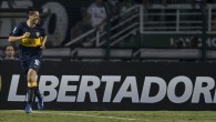 El jugador de Boca Juniors Juan Riquelme celebra una anotación ante Corinthians durante el partido de octavos de final de la Copa Libertadores en el estadio de Pacaembu en la ciudad de Sao Paulo (Brasil). EFE