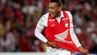 El jugador Wilder Medina del colombiano Independiente Santa Fe celebra luego de anotar contra Gremio de Brasil durante su partido por los octavos de final de la Copa Libertadores de América en el estadio Nemesio Camacho "El Campín" de Bogotá (Colombia). EFE