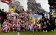 Los jugadores del Atlético de Madrid celebran su victoria ante el Real Madrid en la final de la Copa del Rey, en el estadio Santiago Bernabéu, en Madrid. EFE