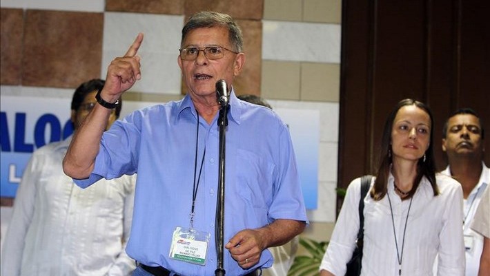 Las FARC esperan que la campaña por un nuevo mandato del presidente colombiano Juan Manuel Santos, quien ayer anunció que aspirará a la reelección, dé "continuidad" al proceso de paz y que el Gobierno defienda los diálogos de conjunto.