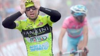 El ciclista italiano Mauro Santambrogio (i) de el Vini Fantini-Selle reacciona al cruzar la meta de la etapa 14 de la edicisión 96 del Giro de Italia entre Cervere y Bardonecchia, Italia. EFE