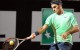 El suizo Roger Federer devuelve la bola al francés Benoit Paire durante la segunda semifinal del torneo de Roma en el Foro Italico de Roma. EFE