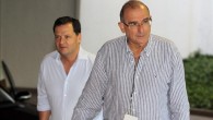 El expresidente de Colombia y líder del equipo negociador del Gobierno de Colombia, Humberto de la Calle (d), llega al Palacio de Convenciones de La Habana (Cuba). EFE