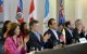 Fotografía cedida por la Presidencia de Colombia del mandatario de Colombia, Juan Manuel Santos (2i), su canciller, María Ángela Holguín (i), el ministro de Comercio Exterior, Sergio Díaz-Granados (c), el canciller de Chile Alfredo Moreno (2d) y el presidente de Chile Sebastián Piñera (i), durante la VII Cumbre de la Alianza del Pacífico, en Cali (Colombia). EFE
