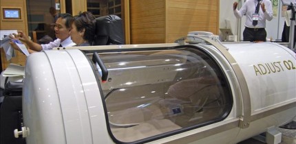Cápsulas de oxígeno, bañeras de microburbujas, generadores eléctricos ecológicos o controladores domóticos marcarán tendencia en las casas del futuro según la feria Smart House 2013 que abrió hoy sus puertas en Tokio. EFE