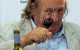El actor francés Gerard Depardieu posa durante la presentación del vino "2006 Anjou AOC Vieilles Vignes" en la feria internacional Hogatec en Düsseldorf (Alemania). EFE/Archivo