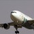 Fotografía de archivo que muestra un avión de la compañía aérea Pakistán Internacional Airlines (PIA), tras despegar en el aeropuerto de Islamabad, en Pakistán. EFE