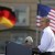 El presidente estadounidense, Barack Obama, pronuncia un discurso frente a la Puerta de Brandemburgo en Berlín, Alemania. Obama llegó ayer a Berlín junto a su familia en su primera visita oficial a la capital alemana como presidente de EE.UU. EFE