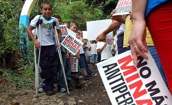 minas antipersonal 2.500 niños del Bajo Cauca reciben educación para disminuir riesgo por minas antipersonal