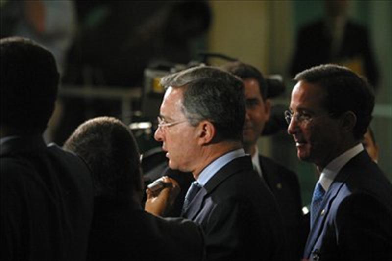 El expresidente Uribe encabezará una lista al Senado, dice uno de sus colaboradores uribe