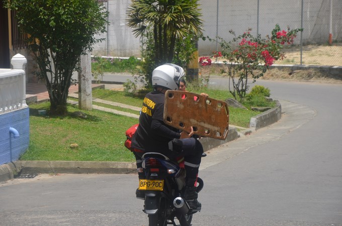 DSC 4281 Copiar A falta de carro, los bomberos de Barbosa atienden emergencias en motocicleta. Fotos 