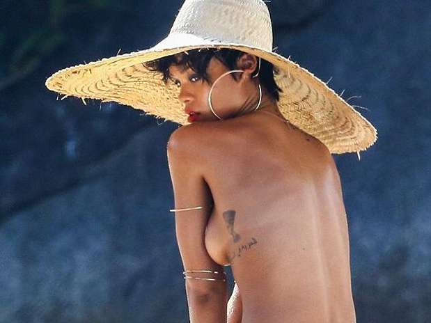 rihanna-topless-brasil-3