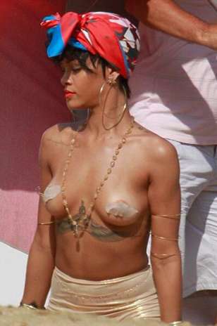 rihanna-topless-brasil-6