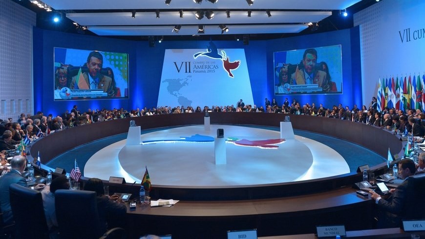 Emotivo discurso de Castro acapara la primera sesión de la Cumbre de las Américas 2 Fotografía de Presidencia de Colombia de una vista general, este 11 de abril, durante la sesión plenaria de la VII Cumbre de jefes de Estado y de Gobierno de las Américas que se celebrará en la Ciudad de Panamá. EFE