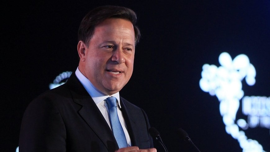 Varela clausura el foro juvenil alertando sobre delincuencia y pandillas 2 El presidente de Panamá, Juan Carlos Varela, habla durante la cumbre empresarial II CEO Summit of the Americas hoy, jueves 9 de abril de 2015, en Ciudad de Panamá. EFE.