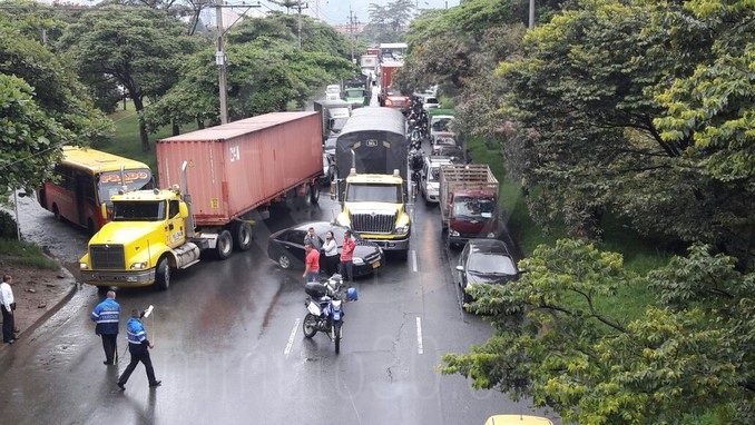 Choque en la Regional generó congestión vehicular en Envigado - Minuto30.com