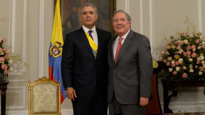 Resultado de imagen para Ministro de defensa Guillermo Botero